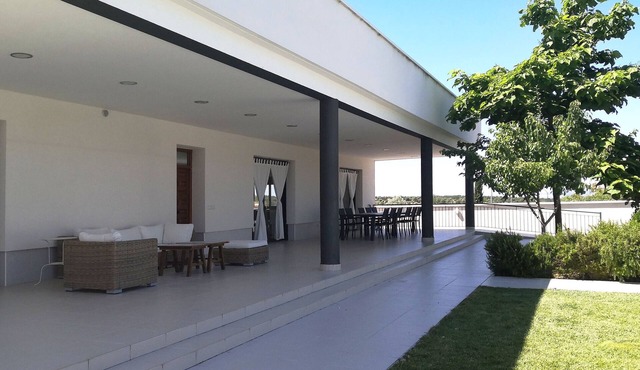 Casa rural 'Ester' with private pool, garden, and barbecue near Toledo's historic center