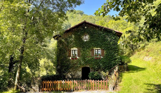 Casa Rural Garata: Traditional House with Mountain Views, Private Terrace and Wi-Fi