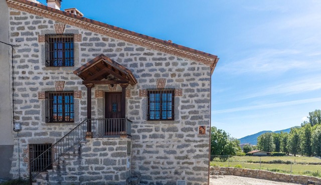 Casa Rural La Bodega de Gredos – Mountain Views in Navaluenga