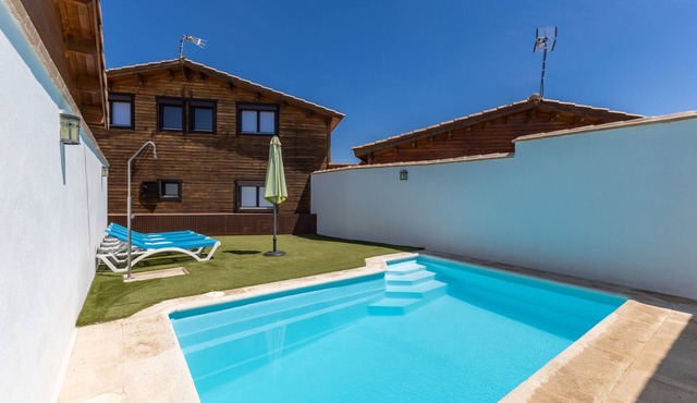 Casa Rural La Dehesa de Toledo with Pool, Garden, and Sleeps 12