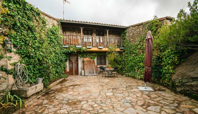 CASA RURAL LA LUCIÉRNAGA - Majestic country house with free WiFi.