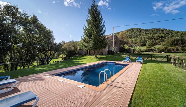 Casa Rural La Moixella: Catalan Country House with Private Pool and Pyrenees Views