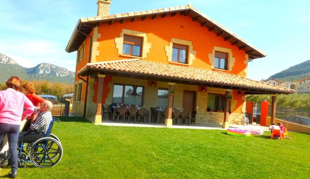 Casa rural Navarra para niños, accesible para grupos grandes de 14-16 personas Belastegui II