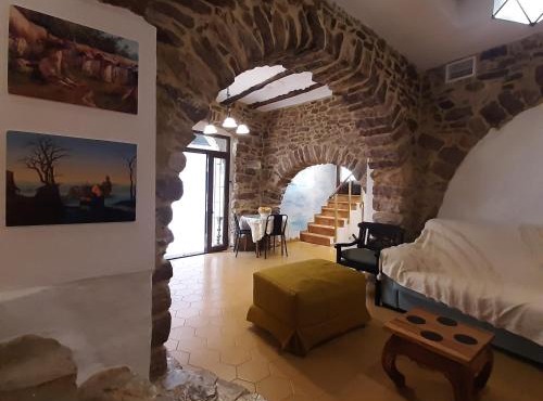 Casa rural rústica "EL COLMENAR" para parejas, familias o amigos a la montaña