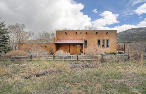 Casa Salida! 1 mile from dwntwn, private hot tub