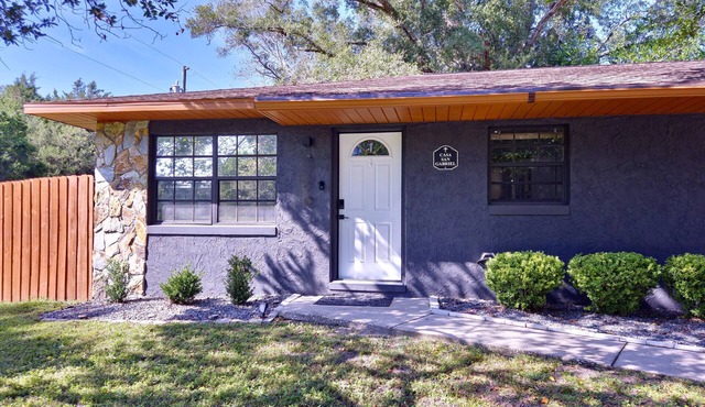 Casa San Gabriel Pet-Friendly Getaway Fenced w/Fire Pit, Game Room, Kayaks