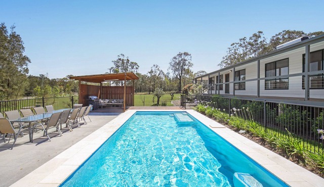 Casa Sangiovese Pokolbin 6 bedroom 5bathroom home with private pool.