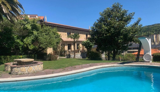 Casa señorial con piscina a 5 min del centro de SS
