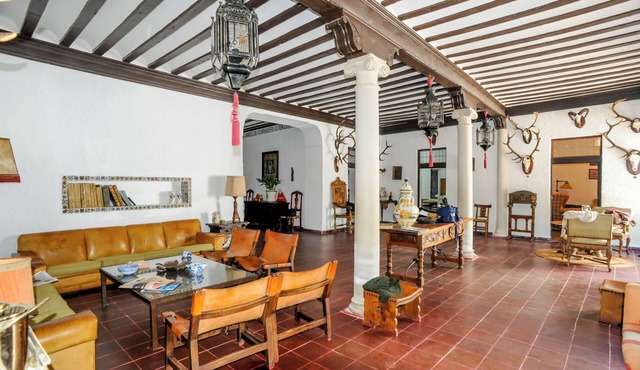 Casa Serenna, Majestuosa Casa del Siglo XVII: Lujo Moderno, Jardín Encantador y Piscina Privada. Ma
