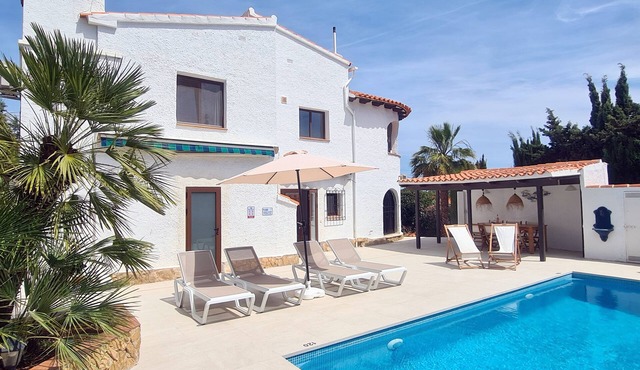Casa Serendipity, Beautifully Renovated Villa with Private Pool in Moraira.