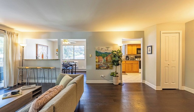 Casa Serenità: Downtown Forest Park, Close to Trains, Parking