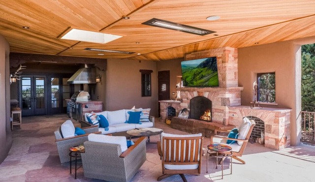 Casa Sierra-Seven Bedrooms with Outdoor Living