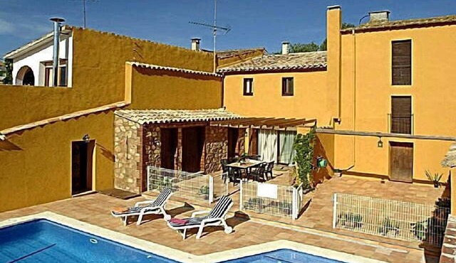 Casa Sionia - Fantastic Townhouse with Private Pool - 35 km from Barcelona!