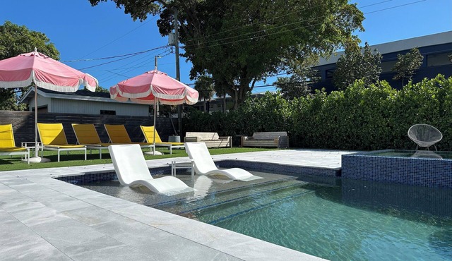 Casa Solea Miami Pool Home w/Workspaces + Master Office & Daybed