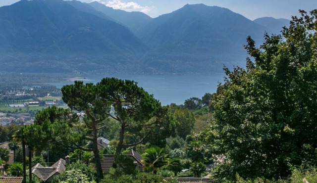 Casa Soleil Apartment Rosa Rossa with magnificent lake view, with dog welcome