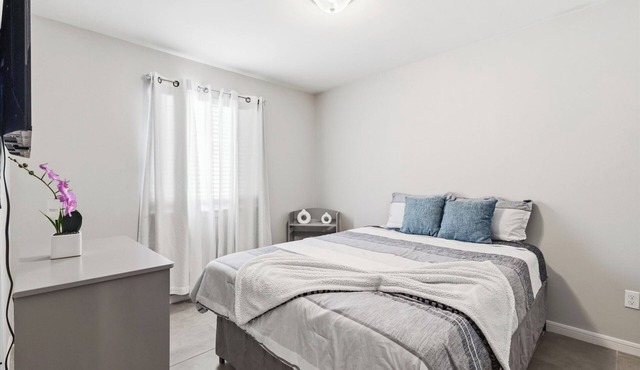 Casa SolSkynSpacious 4-bedroom house with AC in charming Mission