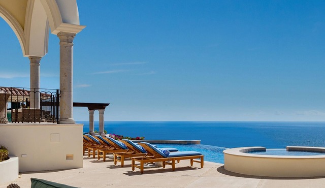 Casa Stella: Fully staffed luxury Pedregal villa. Promotions available.