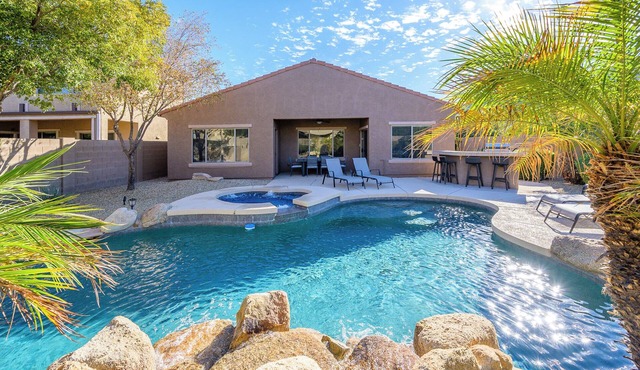 Casa Stetson w/heated pool, spa, bar/bbq!