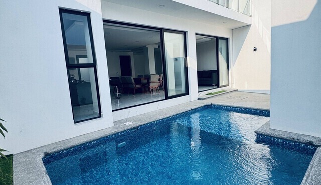 Casa Top Horizonte. Charming 3-bedroom beach house with AC & Private Pool.