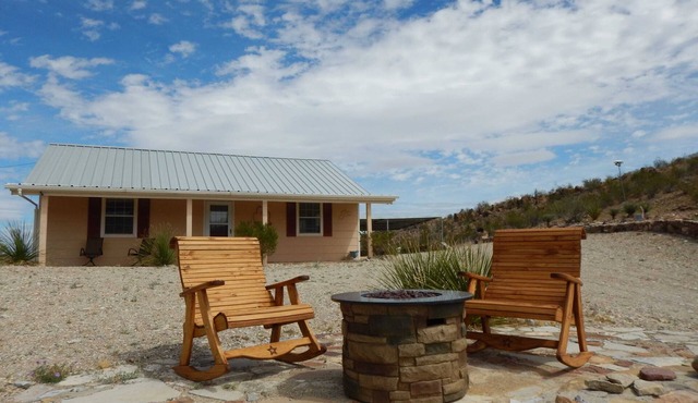 Casa Tranquilla: Scenic Solar and Wind Powered Home