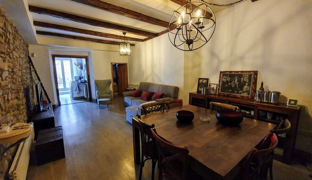 Casa Trigo, beautiful house with garden in the center of Jaca