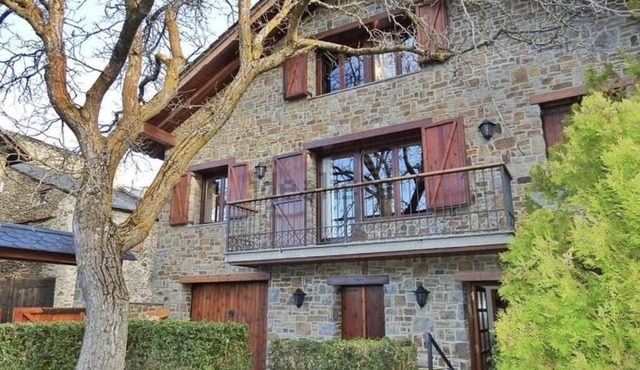 CASA UNIFAMILIAR 8 pax con jardín URTX - CERDANYA