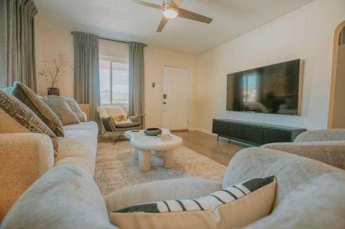 Casa Urbana-Close to Downtown-Hot Tub-Pet Friendly-No Pet Fees!