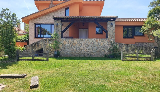 "CASA VARGAS" in Sierra Norte at 35mn. from Madrid (check available offers)