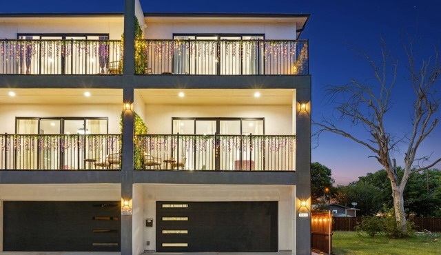 Casa Verde Balcony 4 Bedrooms in Downtown Dallas.