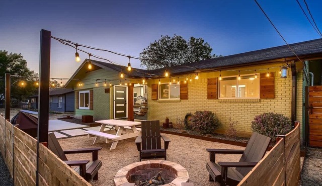 Casa Verde. Mid-century Charmer in Old Town!