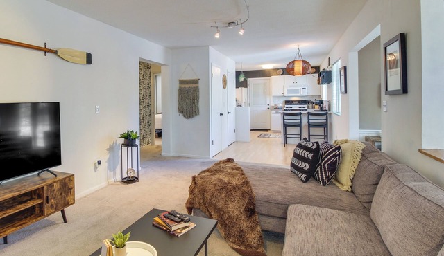 'Casa Verde' - Renovated Cottage in Show Low!