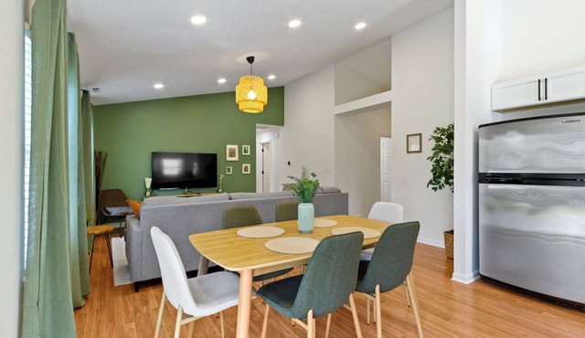 Casa Verde -Single-Story, Huge backyard, Baby crib