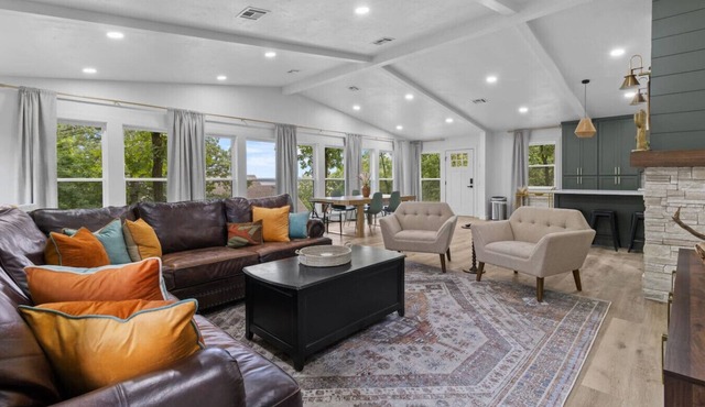 Casa Verde, Updated Home with 3 Beds, 1.5 Baths, Sleeps 6
