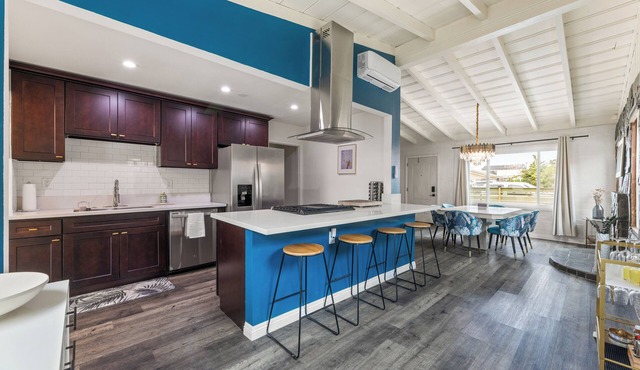 Casa Verde - Walk to Sofi/Intuit, Yard and Parking