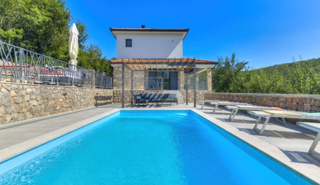 Casa Verde with pool&whirpool by Villas Guide