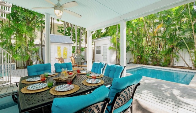 *CASA VICTORIA @ OLD TOWN* Historic 5BR Home & Pool + LAST KEY SERVICES.