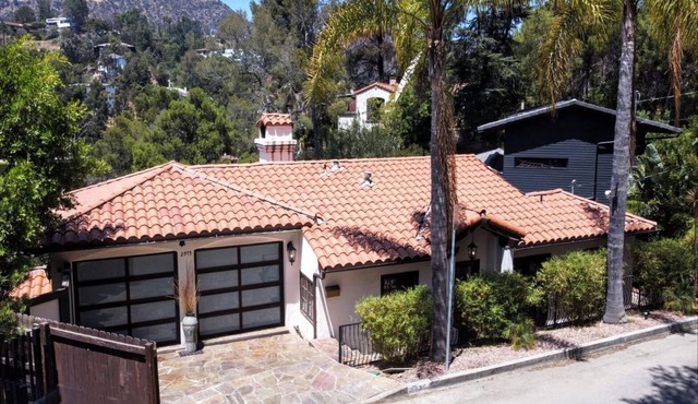 Casa Vista! Stunning Direct Hollywood Sign Views!