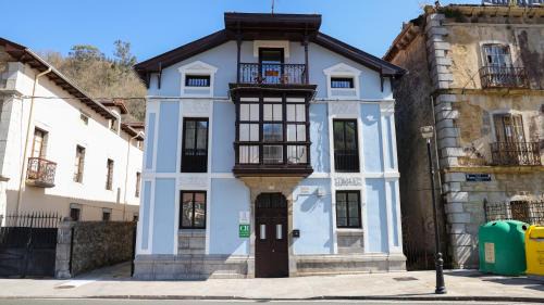 Casa Vizcaya, Casa rural para grupos de hasta 20 personas en Lanestosa, ideal para reuniones y celebraciones tranquilas