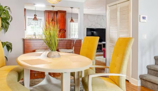 Casa Vostra Beautiful Townhouse with 1 BR near Truist Park and Cumberland Mall