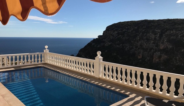 Casa Windlenook - Luxury Villa | Private Heated Pool | Spectacular Sea Views!