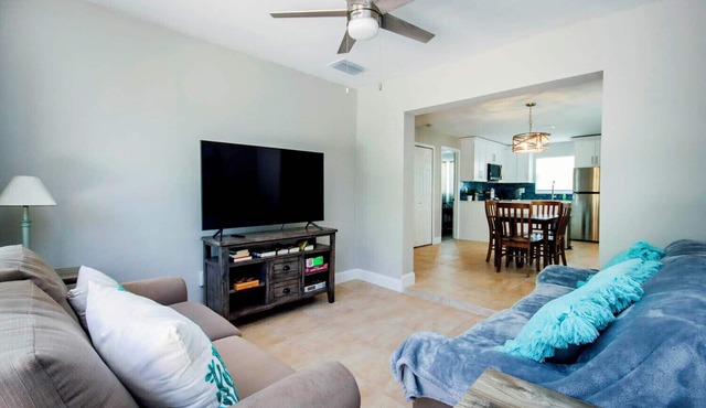Casa Ybel South - Newly renovated 2 bedroom duplex on the canal, short distance
