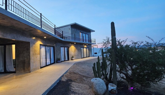 CASA ZORRO Close to the hot springs, bike trails and beautiful beach.