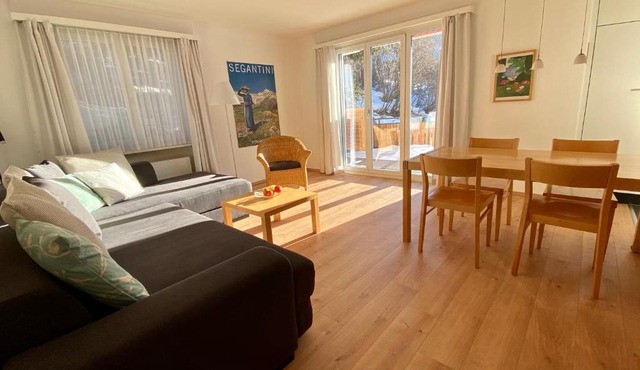Casa Zundregn - ein Bijou mit privater Terrasse und E-Mobility