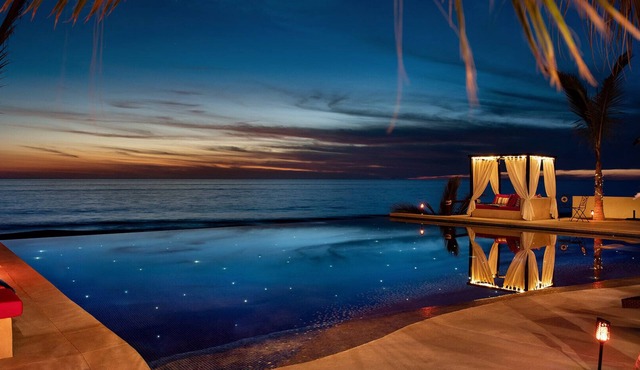 Casablanca Beachfront Villa, Rent one or up to four suites