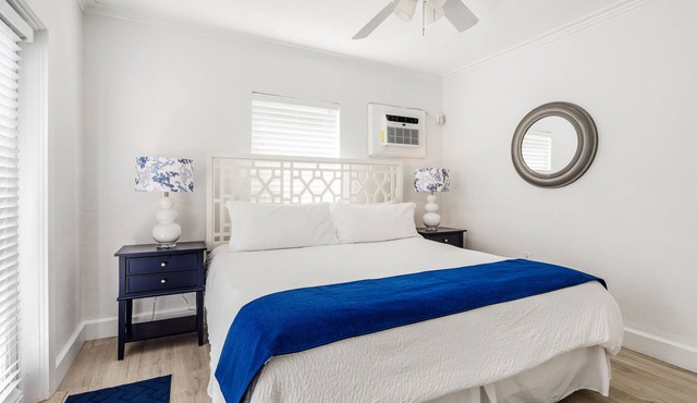 ~ CASABLANCA TOO ~Chicly updated home with hot tub in a quiet location.