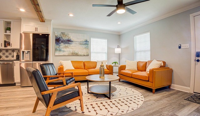Casablanca Waco: 5 Mins to Magnolia Silos & Baylor Hot Tub Firepit Pets OK