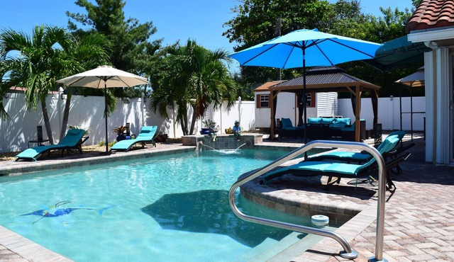 CasaDelray! nYour Spacious 5BR Coastal Retreat nJust Minutes Away From The BEACH