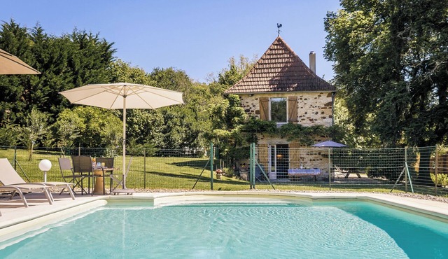 Casalle, comfortable restored holiday home with private swimming pool