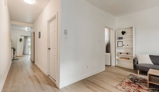 CasaMaïa - Cozy 2 bedroom apartment near Lachine canal with backyard .