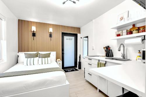 CasaMia Private Studio Near Wynwood & Design District w Free Parking & Bikes